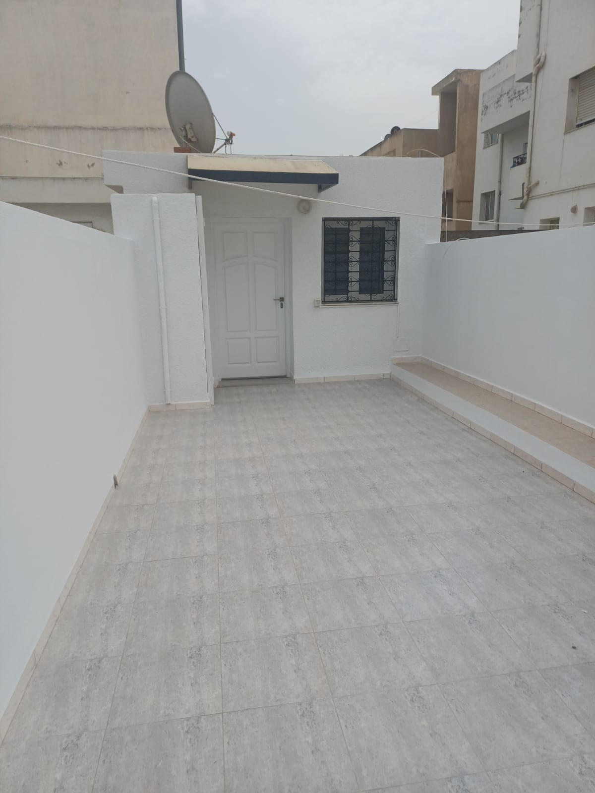 Ariana Ville&nbsp;Ariana&nbsp;Location&nbsp;Appart. 1 pi�ce&nbsp;Splus0 avec terrasse priv�e