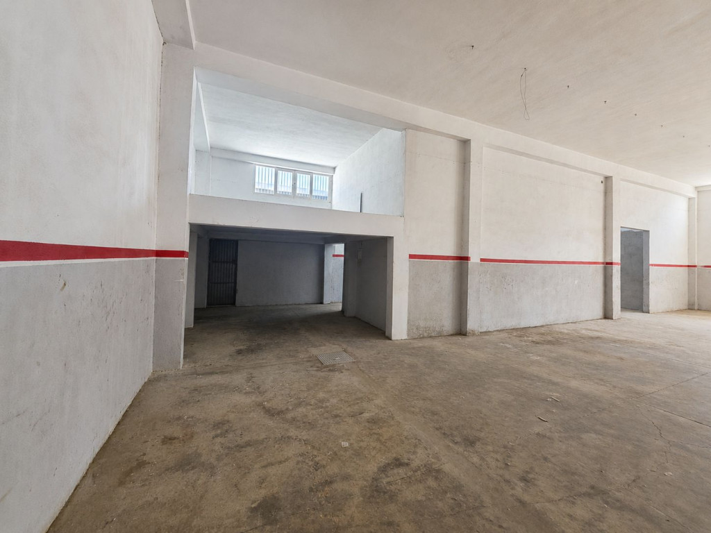 Fouchana&nbsp;Zone Industrielle El Meghira&nbsp;Bureaux & Commerces&nbsp;Fond de Commerce&nbsp;D�p�t de 1 100 m � � el mghira 3
