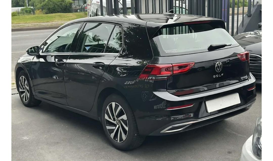 Ariana Ville&nbsp;El Menzah 8&nbsp;Volkswagen&nbsp;Autre Mod�le&nbsp;Volkswagen golf 8 ehybrid style