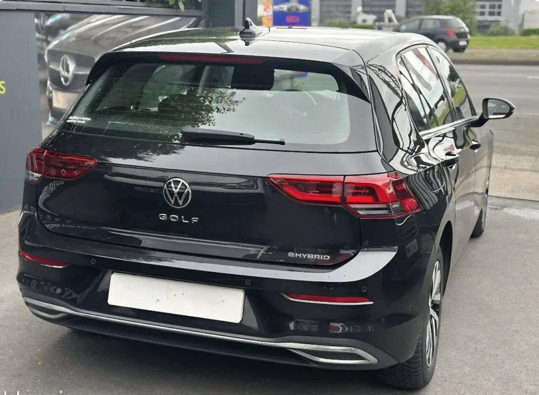 Ariana Ville&nbsp;El Menzah 8&nbsp;Volkswagen&nbsp;Autre Mod�le&nbsp;Volkswagen golf 8 ehybrid style