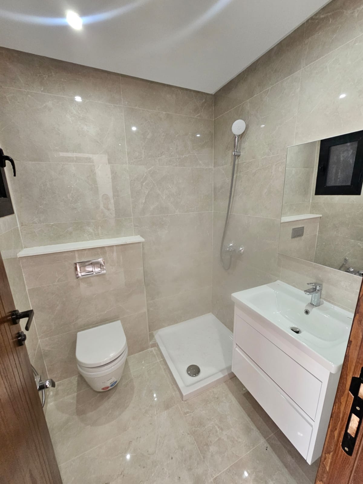 Ain Zaghouan&nbsp;Ain Zaghouan&nbsp;Location&nbsp;Appart. 3 pi�ces&nbsp;S plus deux bien ensoleill� � l'aouina
