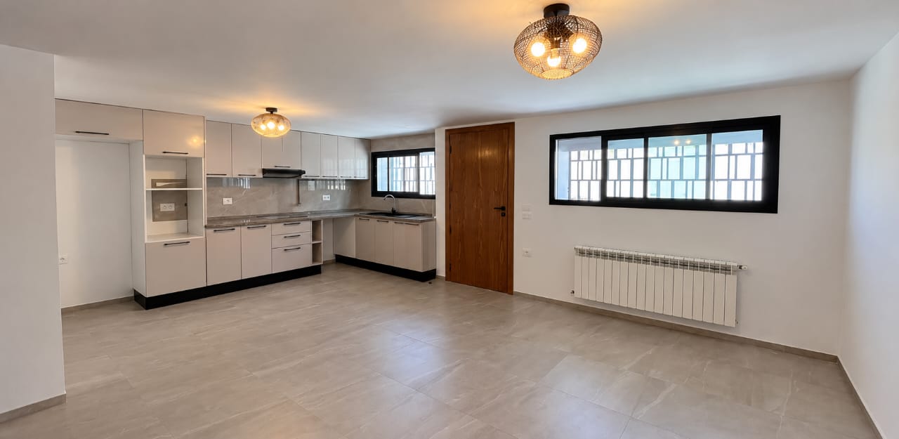 Ariana Ville&nbsp;Cite Ennasr 1&nbsp;Location&nbsp;Appart. 2 pi�ces&nbsp;Appartement salon plus 2 rdc