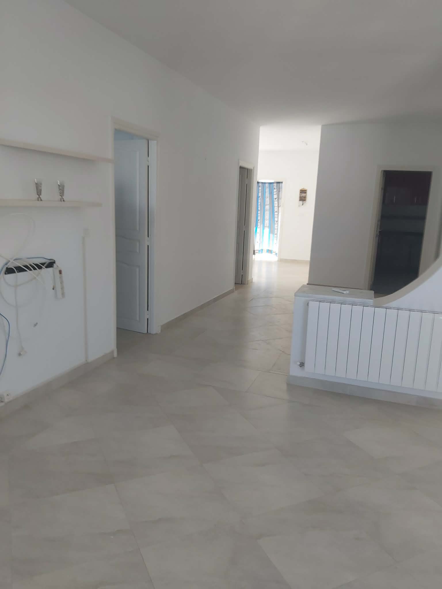 La Soukra&nbsp;Borj Louzir&nbsp;Location&nbsp;Appart. 4 pi�ces&nbsp;�tage de villa 2�me �tage � borj louzir ariana