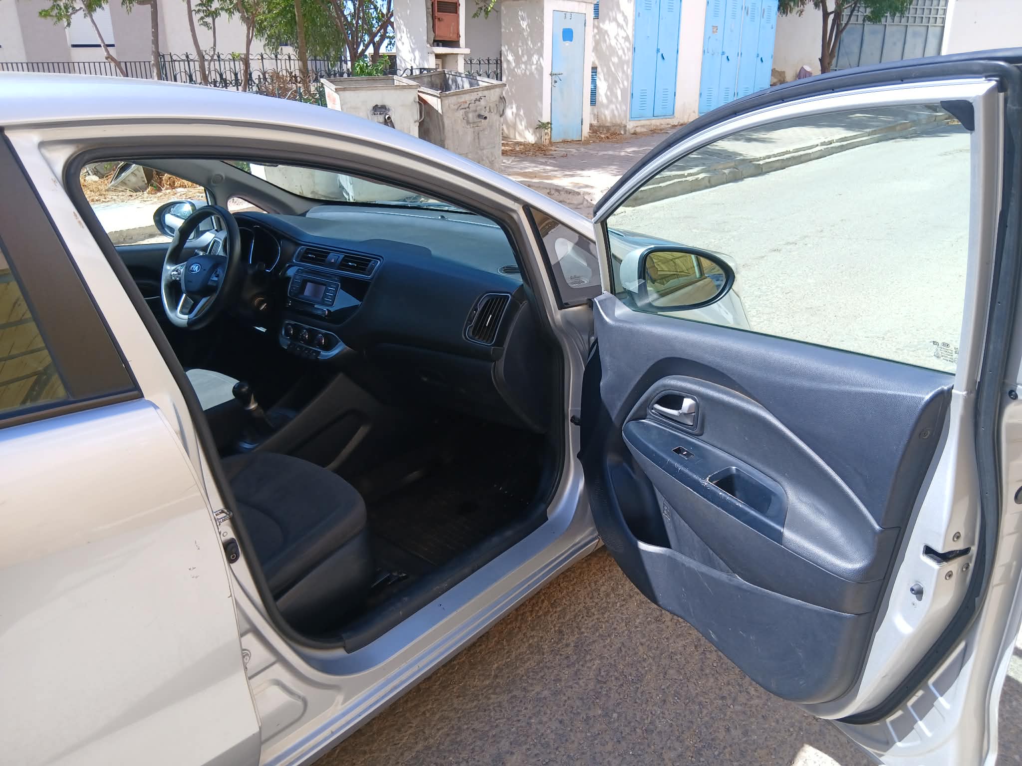 Mnihla&nbsp;Jardins d'el Menzah&nbsp;Kia&nbsp;Rio&nbsp;Kia rio 1�re main mod�le 2015