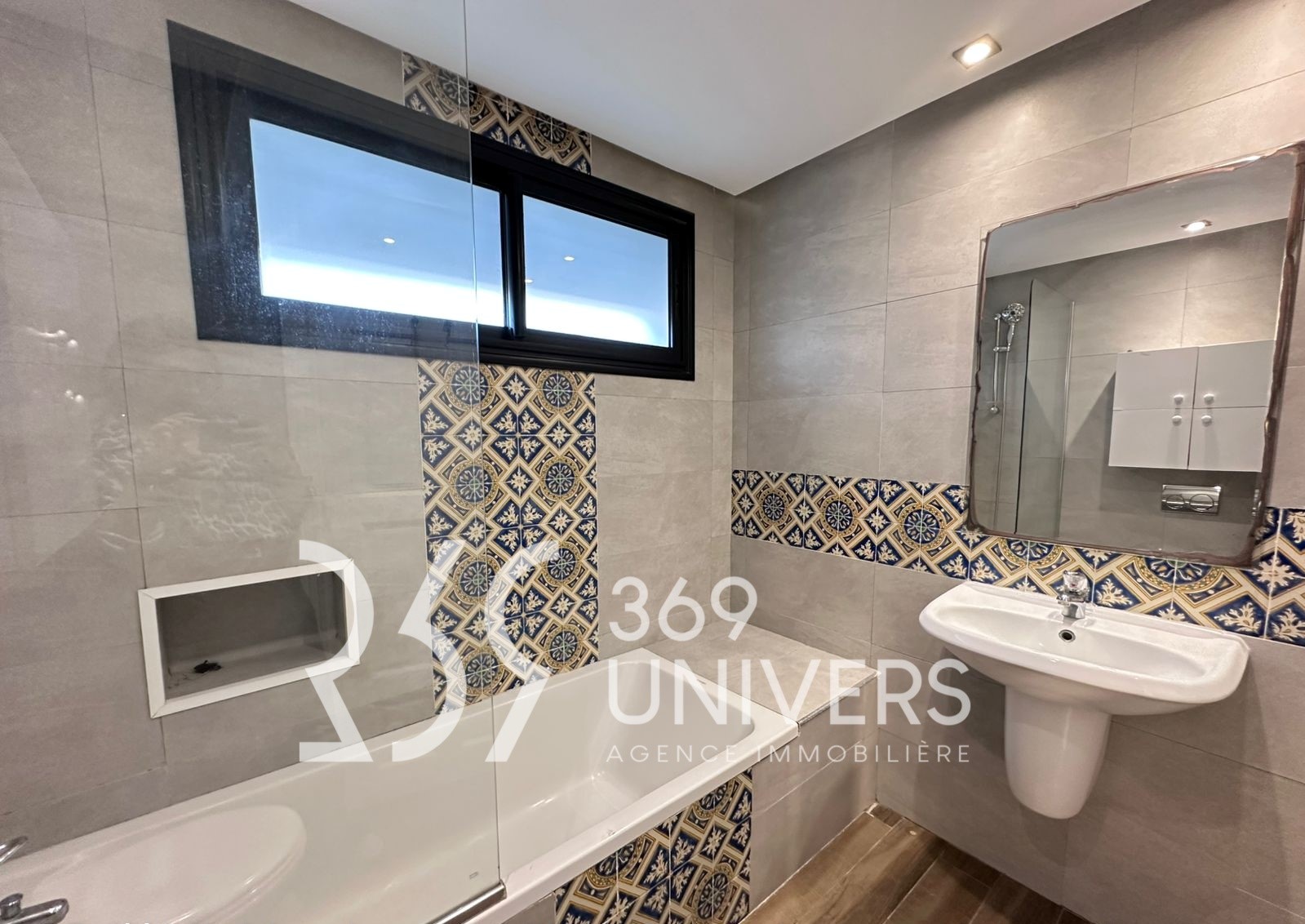 La Marsa&nbsp;Cite El Hana&nbsp;Location&nbsp;Appart. 2 pi�ces&nbsp;Appart avec balcon � la marsa ref ra003