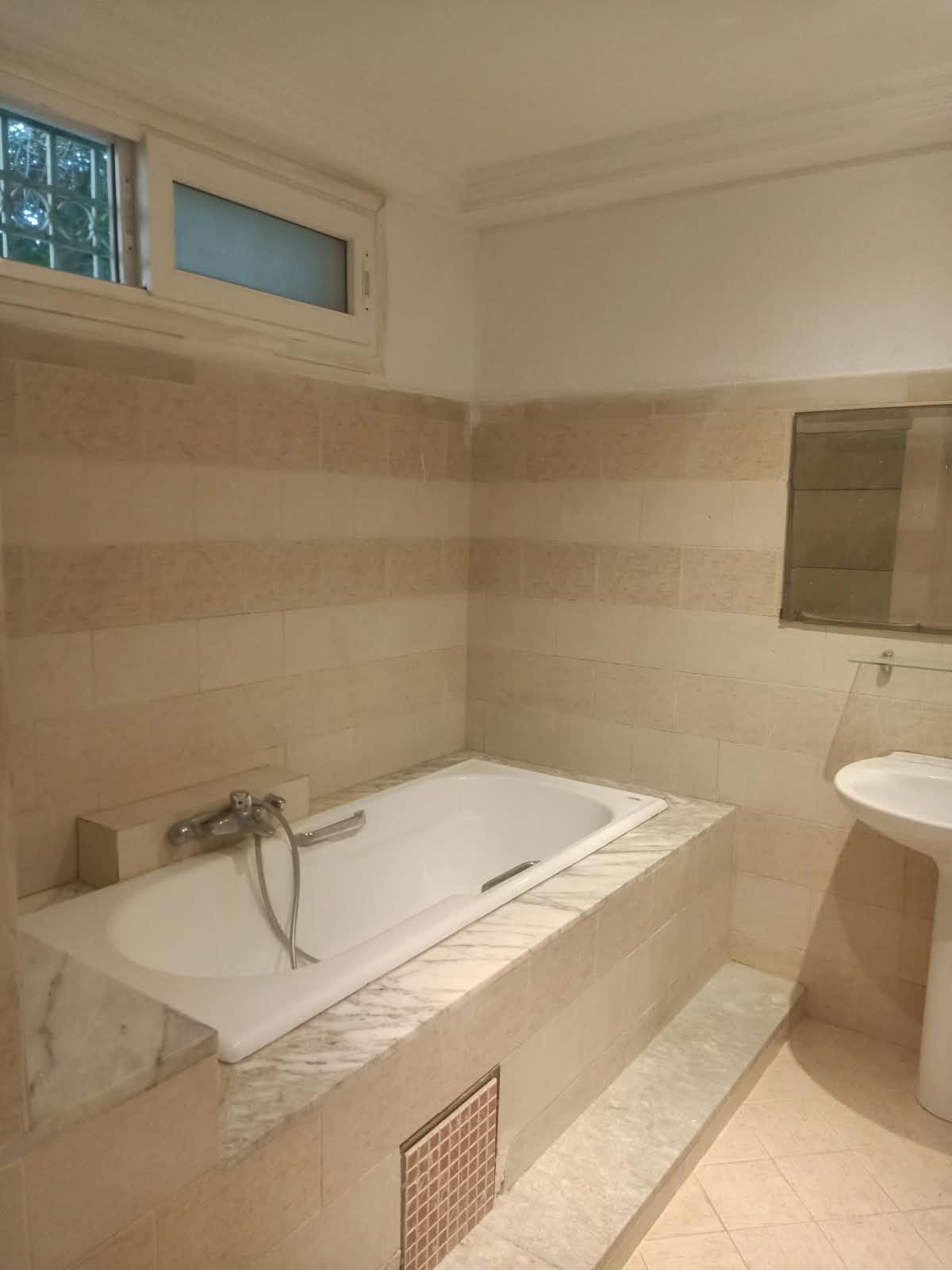 El Menzah&nbsp;El Manar 1&nbsp;Location&nbsp;Maisons&nbsp;Rdc de villa  s1  el manar 1 nono meubl�