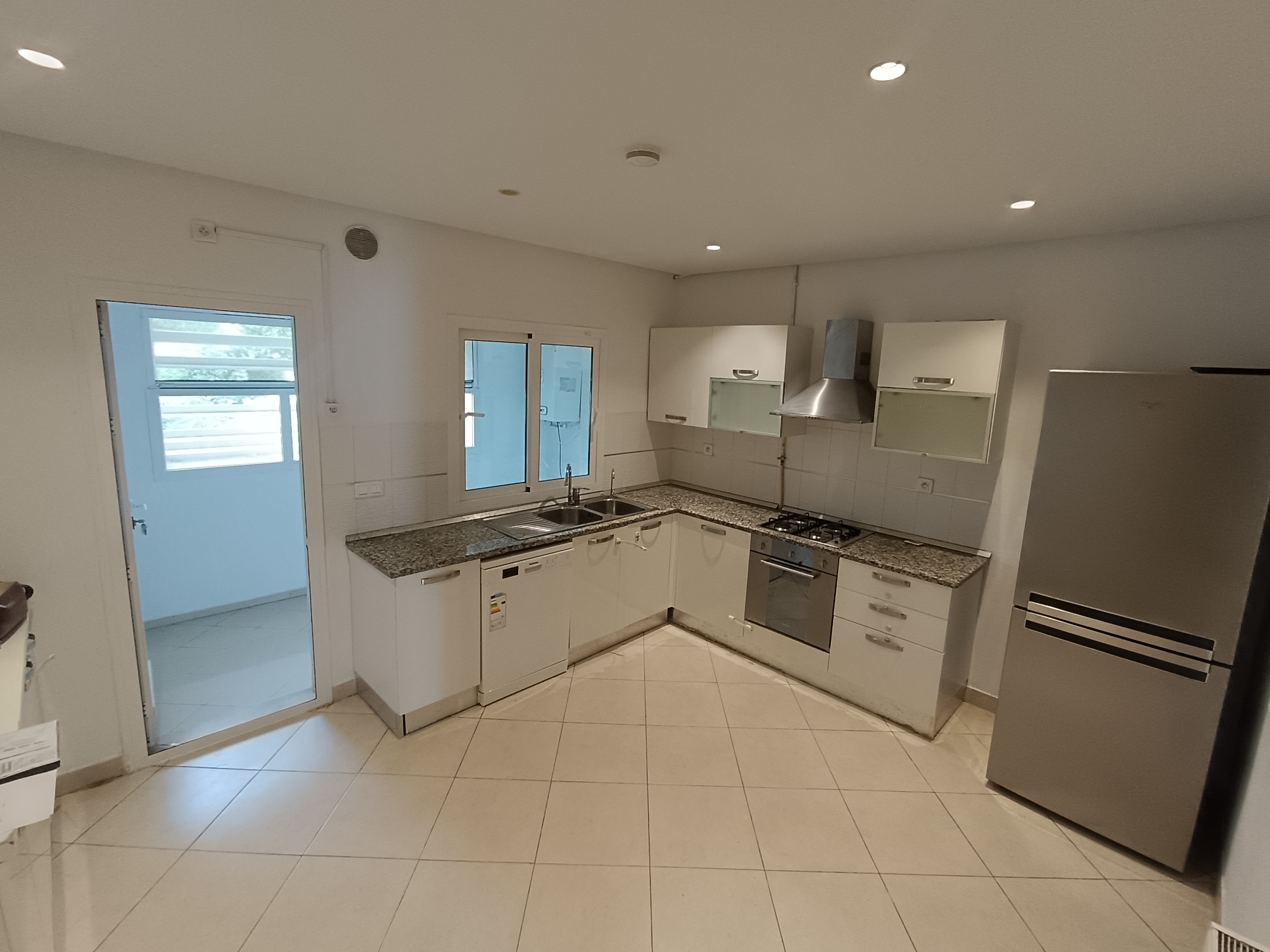 La Marsa&nbsp;Gammart&nbsp;Location&nbsp;Appart. 4 pi�ces&nbsp;Marina gammarth appart s3 ht stg avec jardin