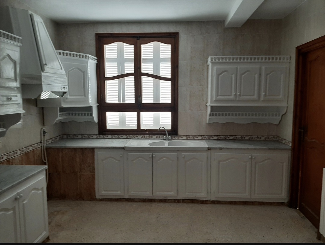 Ariana Ville&nbsp;Cite Ennasr 1&nbsp;Location&nbsp;Appart. 4 pi�ces&nbsp;Etage de villa s plus 4 � ennaser 1