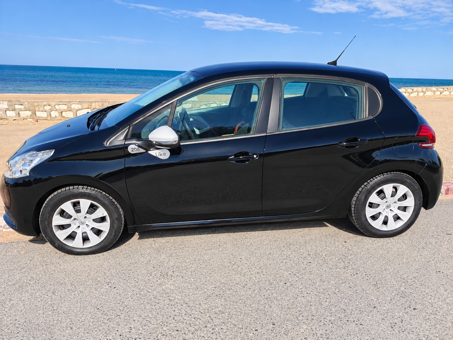 La Marsa&nbsp;Cite Erriadh&nbsp;Peugeot&nbsp;208&nbsp;208 peugeot 4cv dame 1ere main