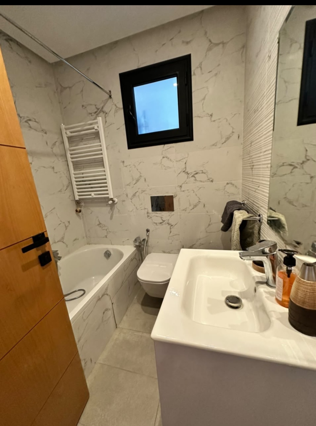Mnihla&nbsp;Jardins d'el Menzah&nbsp;Location&nbsp;Appart. 3 pi�ces&nbsp;Appartement standing