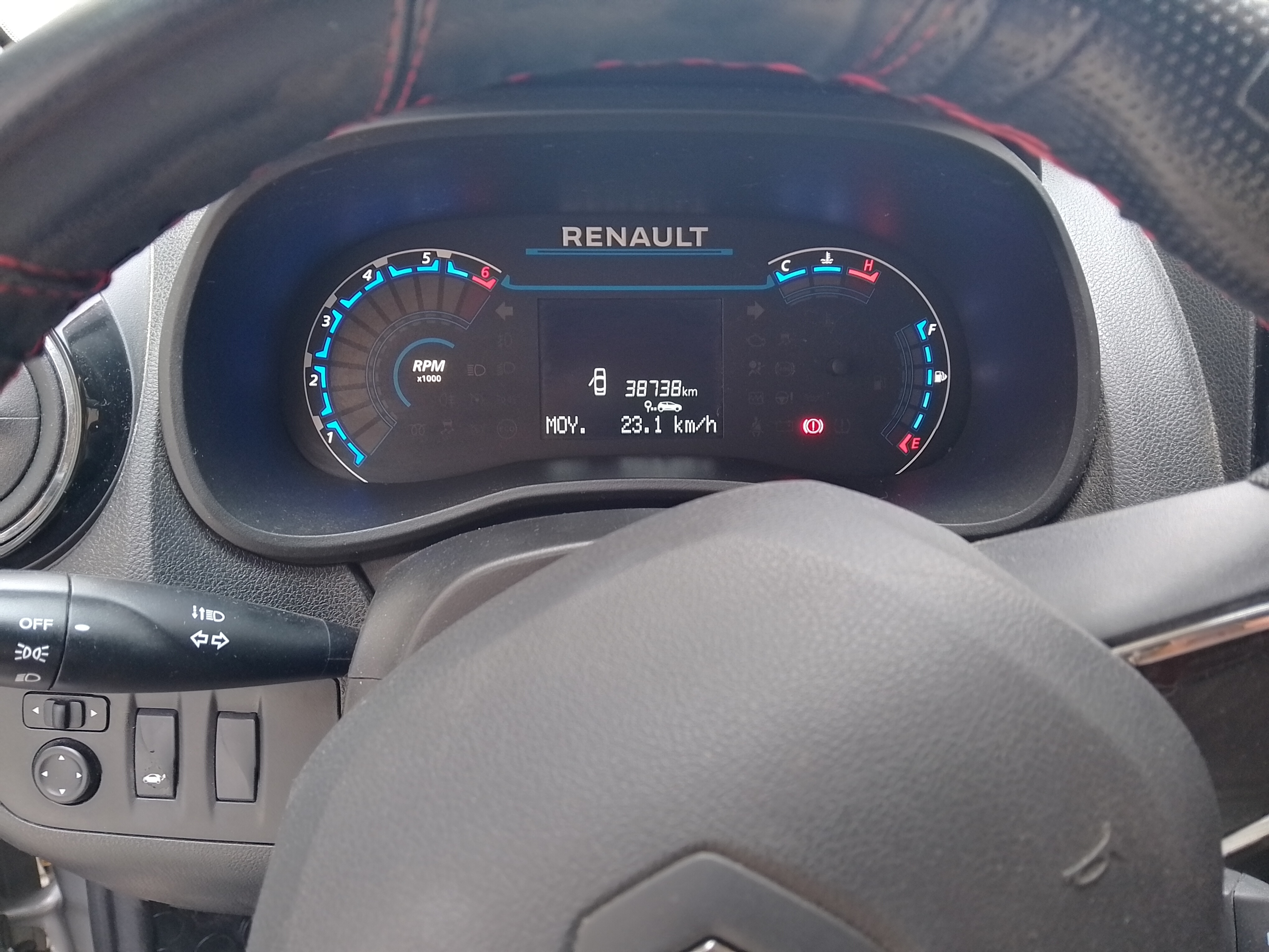Soliman&nbsp;Soliman&nbsp;Renault&nbsp;Clio&nbsp;Renault kwid 1�re main