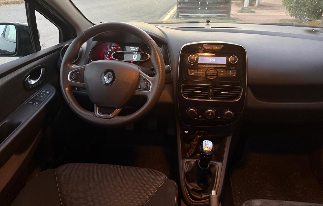Ain Zaghouan&nbsp;Ain Zaghouan&nbsp;Renault&nbsp;Clio&nbsp;Clio 4 noire tres propre