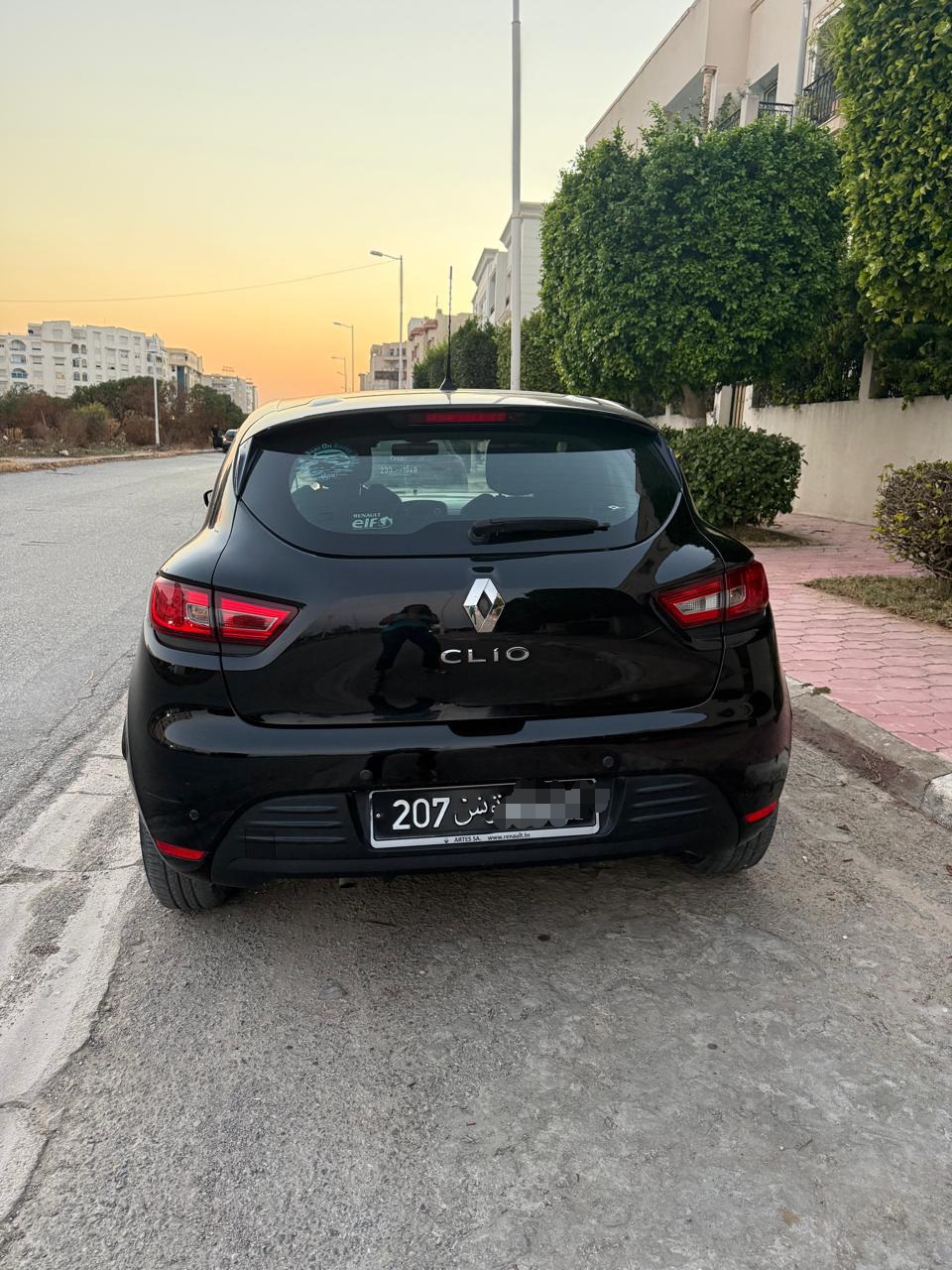 Ain Zaghouan&nbsp;Ain Zaghouan&nbsp;Renault&nbsp;Clio&nbsp;Clio 4 noire tres propre