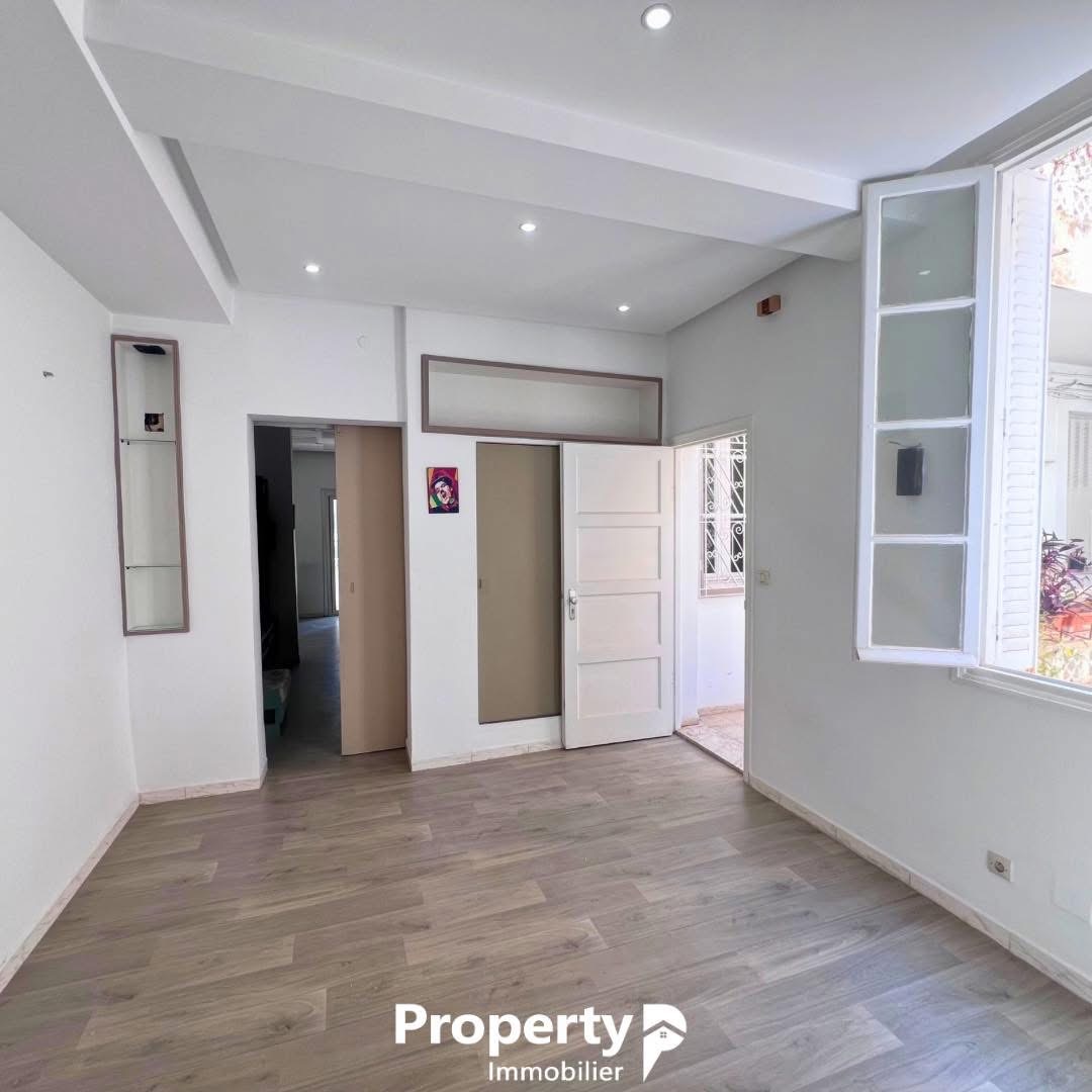 Bab Bhar&nbsp;Bab Bhar&nbsp;Bureaux & Commerces&nbsp;Bureau&nbsp;Bureau accueil et 3 pi�ces