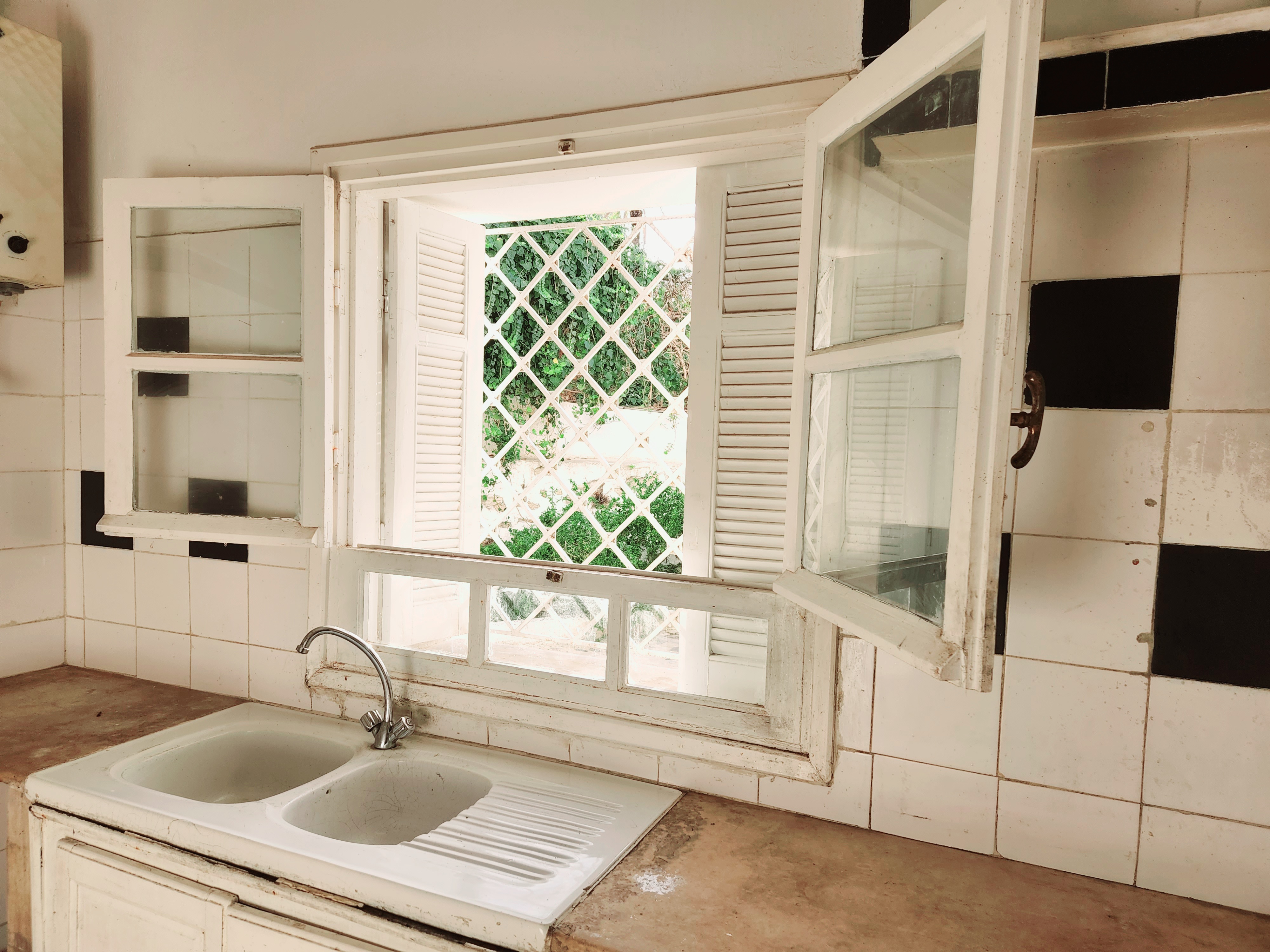 Rades&nbsp;Rades Medina&nbsp;Location&nbsp;Appart. 4 pi�ces&nbsp;Rez de jardin